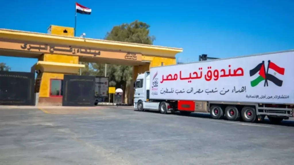 مصر تنقذ آلاف العائلات النازحة في شمال غزة من خلال عملية مساعدات إنسانية ضخمة